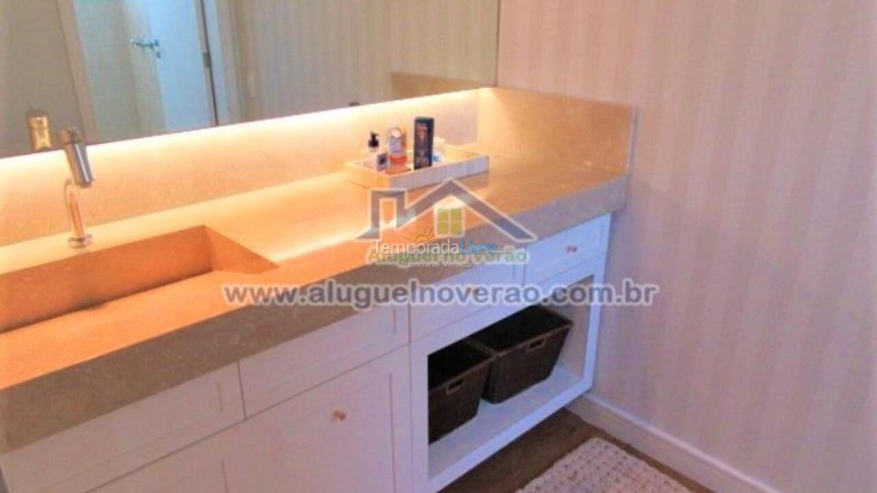 Apartamento para aluguel de temporada em Florianópolis (Praia Brava)