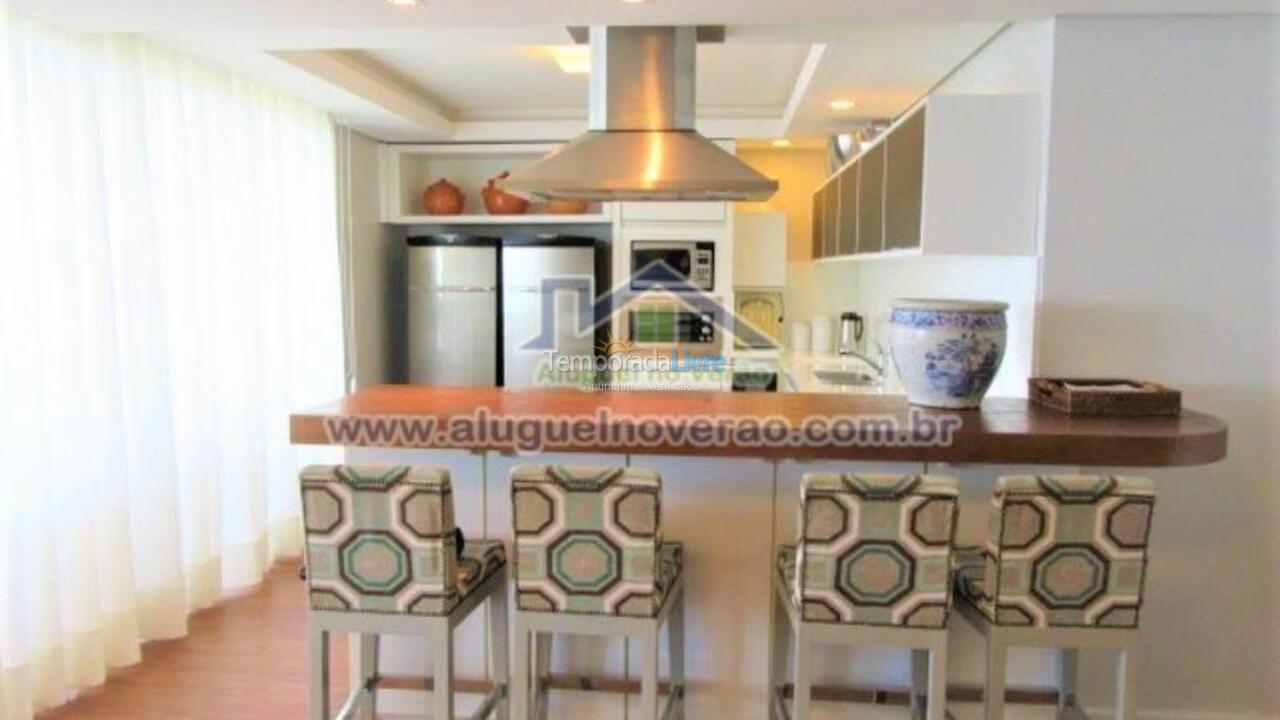 Apartamento para aluguel de temporada em Florianópolis (Praia Brava)