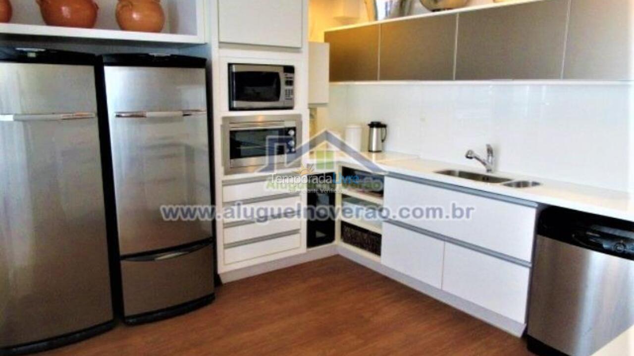 Apartamento para aluguel de temporada em Florianópolis (Praia Brava)