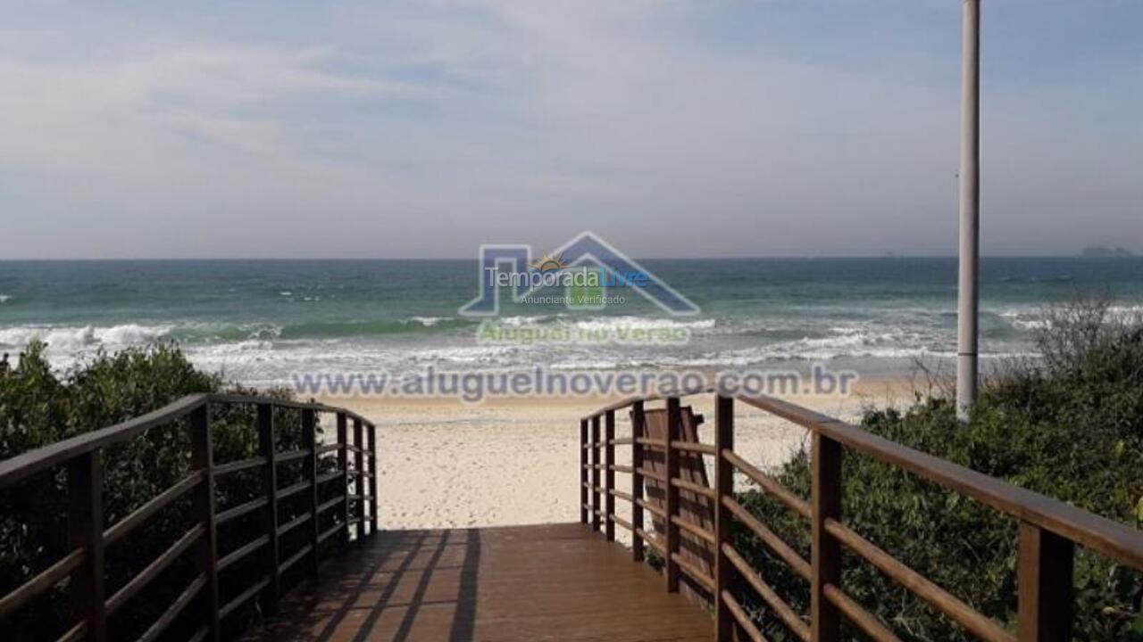 Apartamento para aluguel de temporada em Florianópolis (Praia Brava)