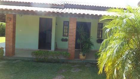 Vista da frente do imóvel