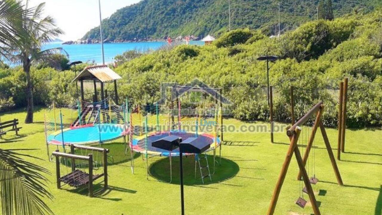 Apartamento para aluguel de temporada em Florianópolis (Praia Brava)