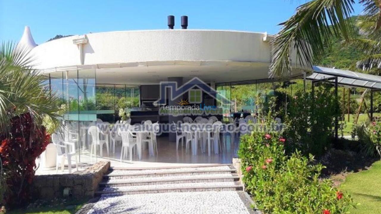 Apartamento para aluguel de temporada em Florianópolis (Praia Brava)