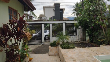 STYLISH HOUSE PRAIA LAZARO WITH 4 BEDROOMS AND 3 SUITES WITH POOL