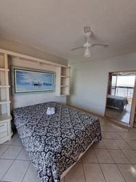 03 habitaciones, 1 suite con aire y 02 balcones frente al mar, 02 estacionamientos, internet