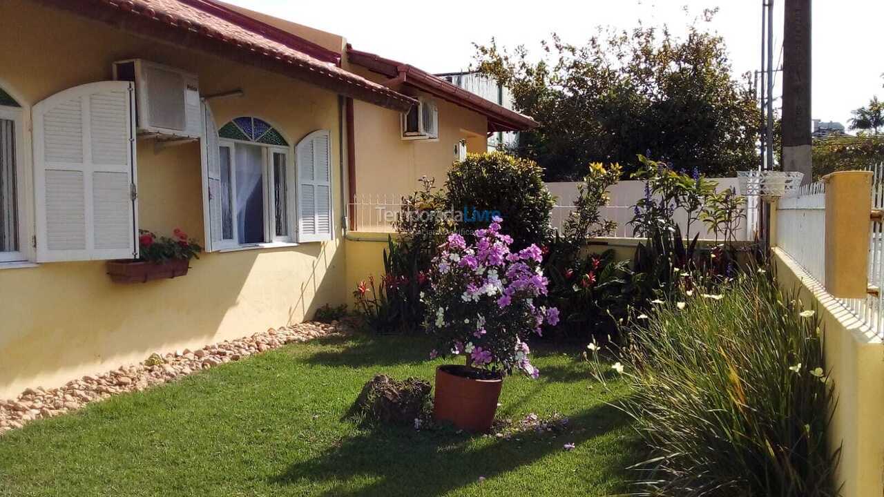 Casa para aluguel de temporada em Florianópolis (Cachoeira do Bom Jesus)
