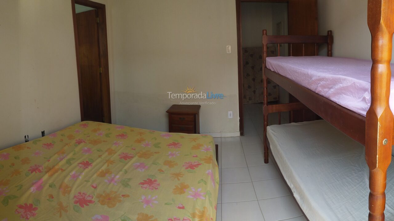 Casa para aluguel de temporada em Guarujá (Jardim Virgínia)