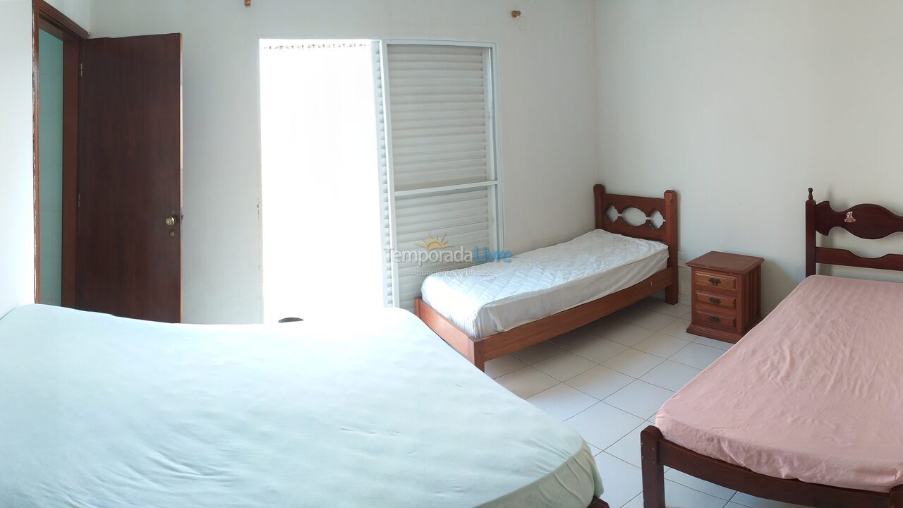 Casa para aluguel de temporada em Guarujá (Jardim Virgínia)