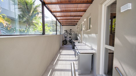 High Standard Rental - Foot in the sand at Juquehy beach