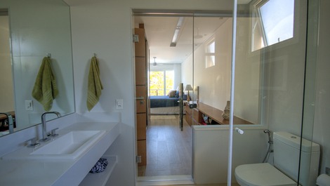 High Standard Rental - Foot in the sand at Juquehy beach