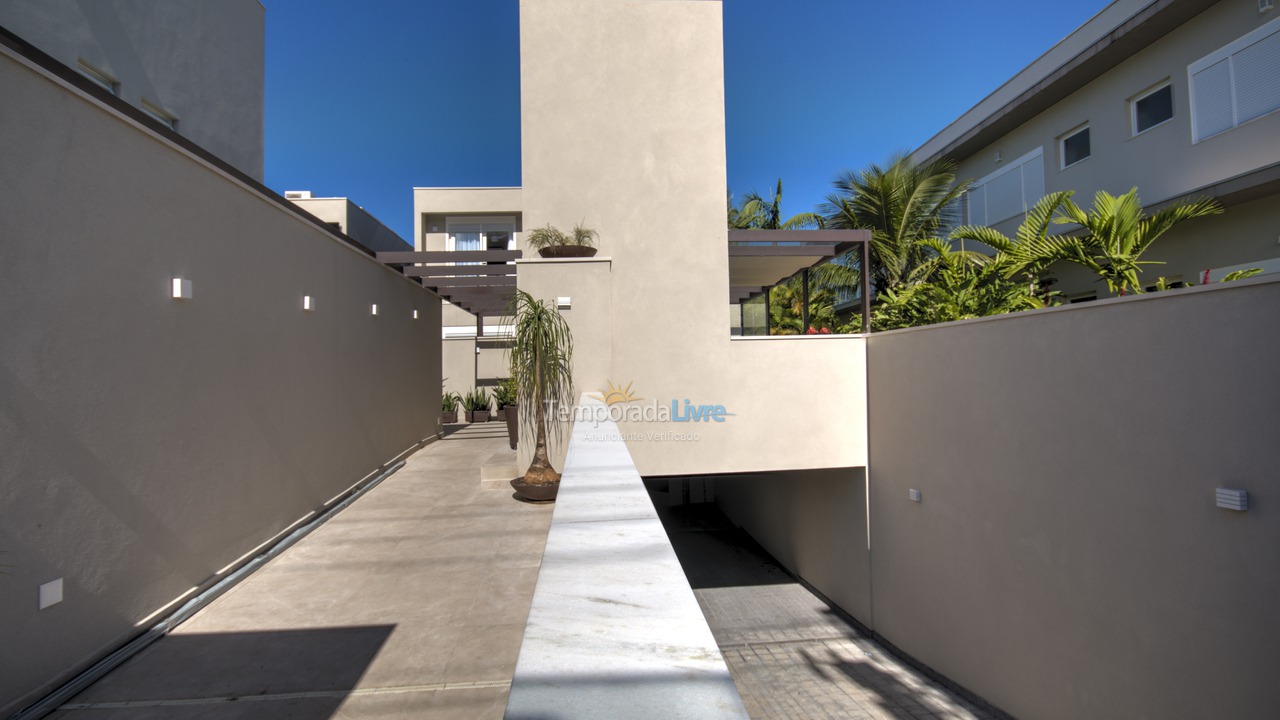 House for vacation rental in São Sebastião (Praia da Baleia)