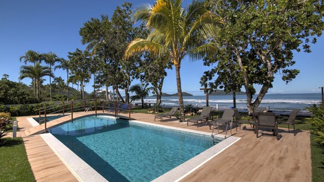 High Standard Rental - Foot in the sand at Juquehy beach