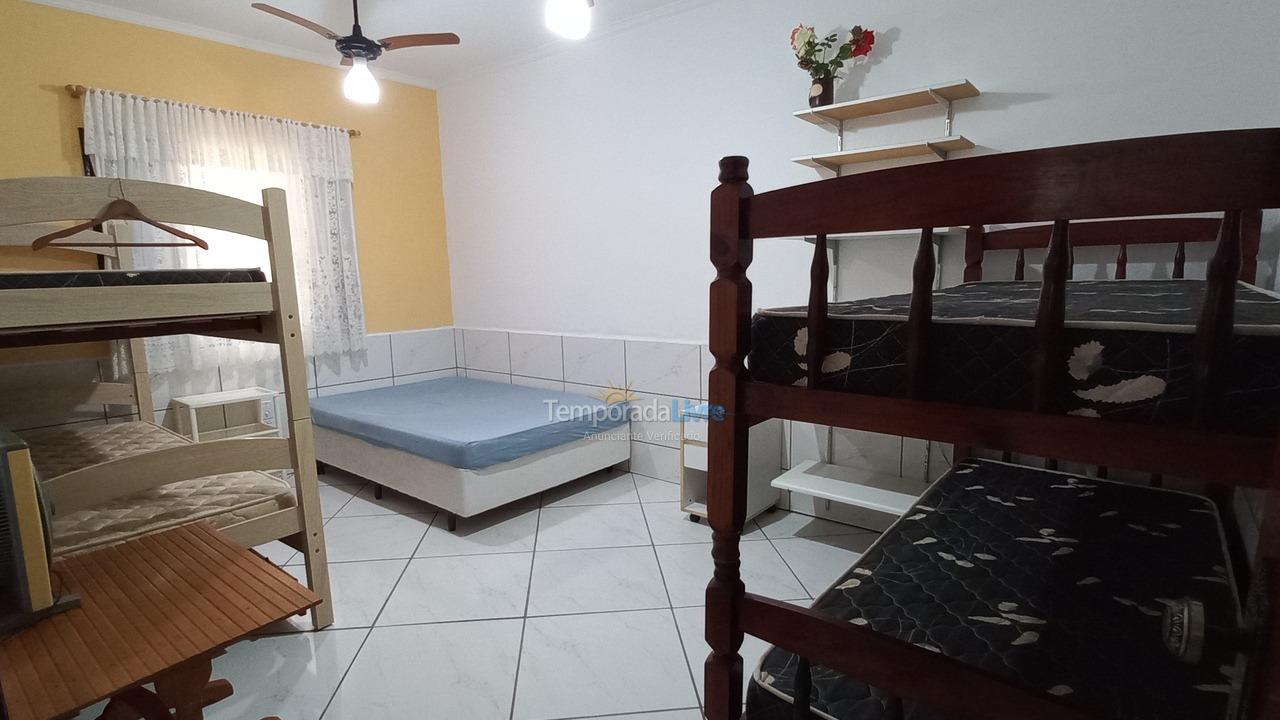 House for vacation rental in Caraguatatuba (Praia das Palmeiras)