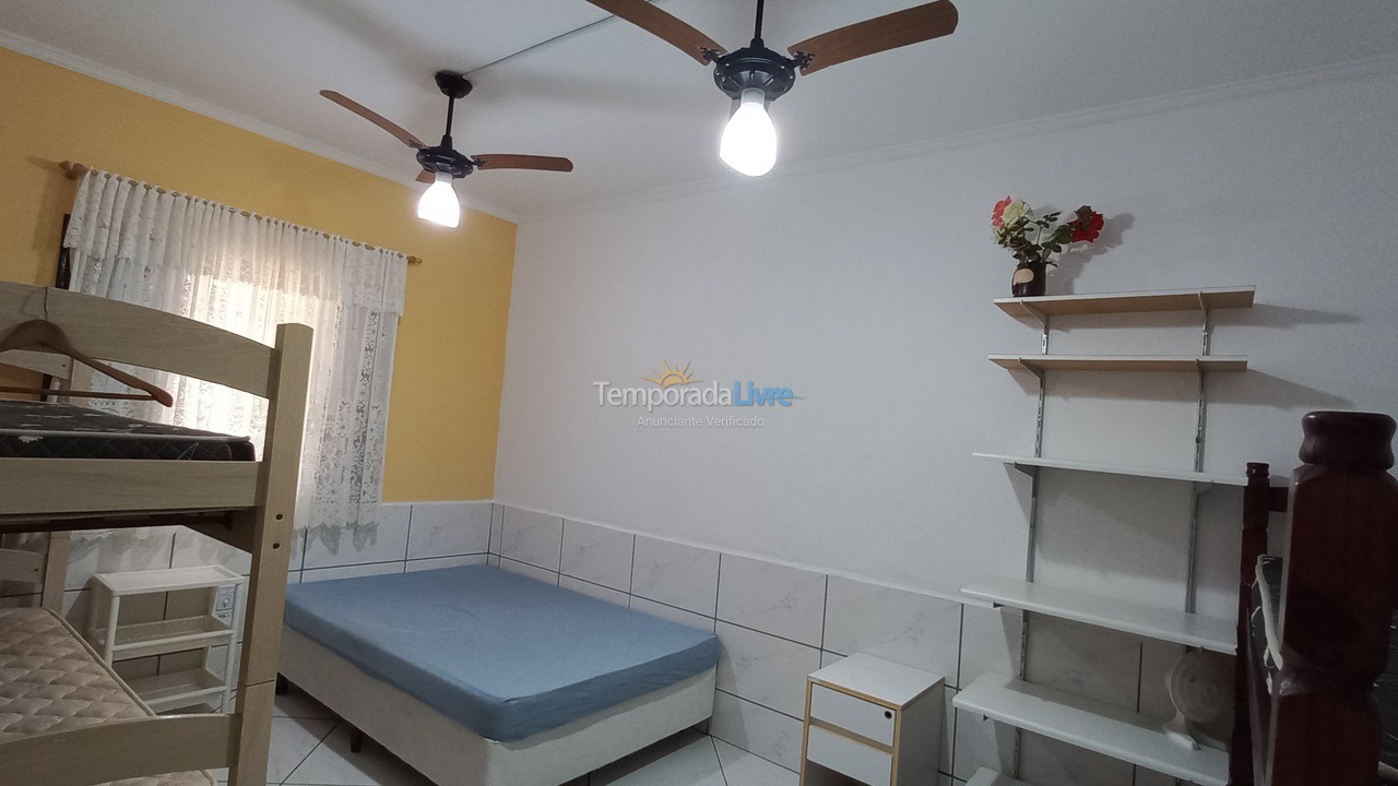 House for vacation rental in Caraguatatuba (Praia das Palmeiras)