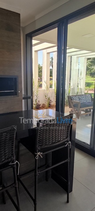 Casa para alquiler de vacaciones em Itaí (Riviera Santa Cristina)