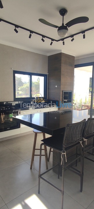 Casa para alquiler de vacaciones em Itaí (Riviera Santa Cristina)