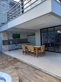 Sobrado alto padrão com Wi-Fi