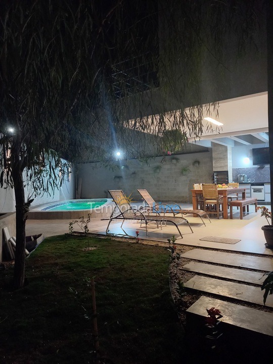 Casa para aluguel de temporada em Caraguatatuba (Poiares)