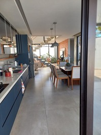 Sobrado alto padrão com Wi-Fi