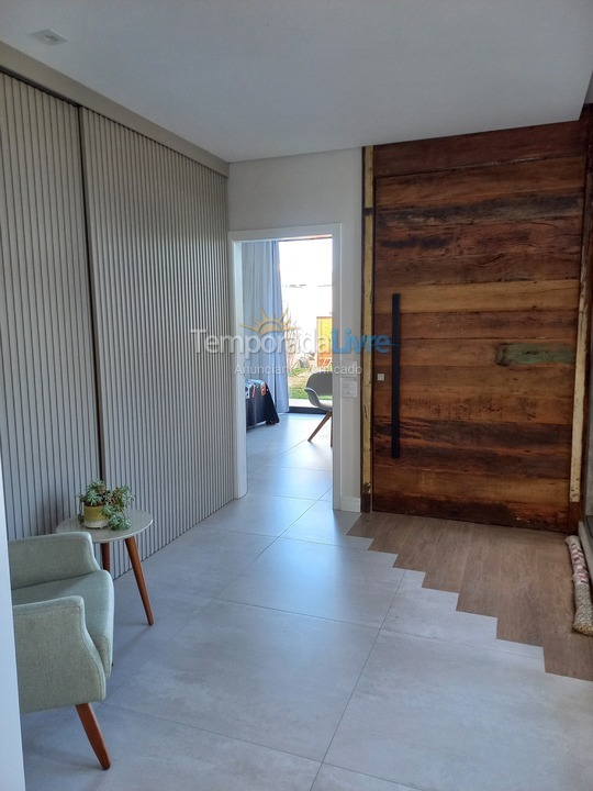 Casa para aluguel de temporada em Caraguatatuba (Poiares)