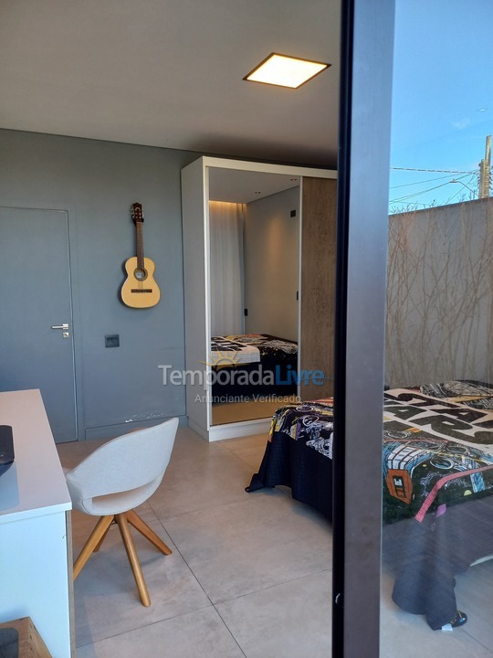 Casa para aluguel de temporada em Caraguatatuba (Poiares)