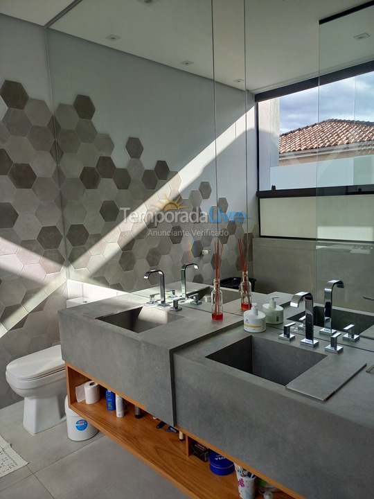 Casa para aluguel de temporada em Caraguatatuba (Poiares)