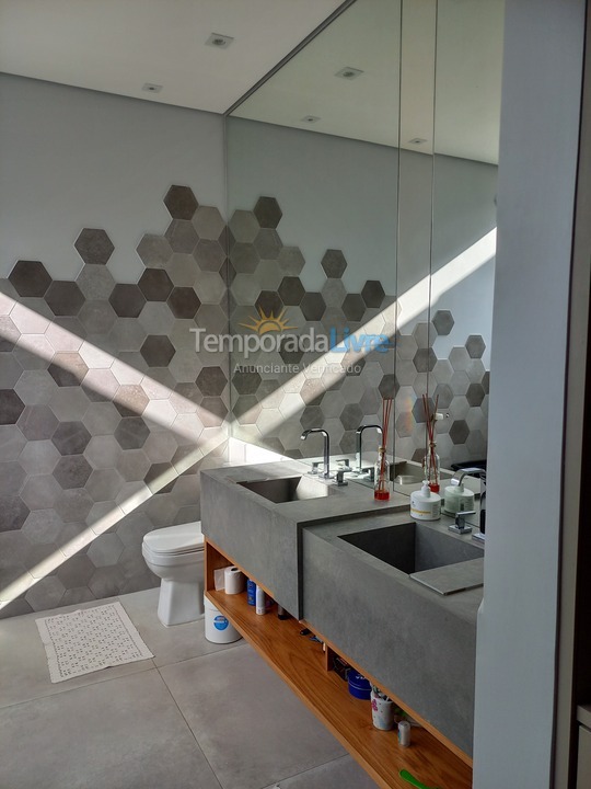 Casa para aluguel de temporada em Caraguatatuba (Poiares)