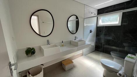 CASA COM 7 SUITES PE NA AREIA PRAIA DE JUQUEHY