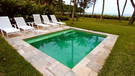 Piscina de outro ângulo 