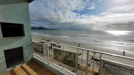 Apartamento frente al mar 02 dormitorios