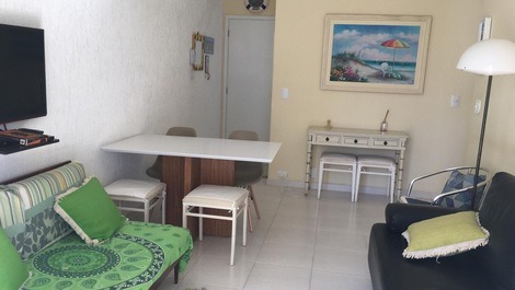 Mesa acomoda até 6 pessoas