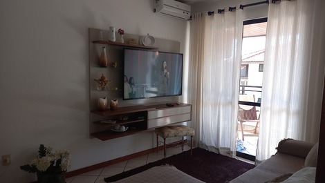 Apartamento de temporada com piscina na Praia Brava