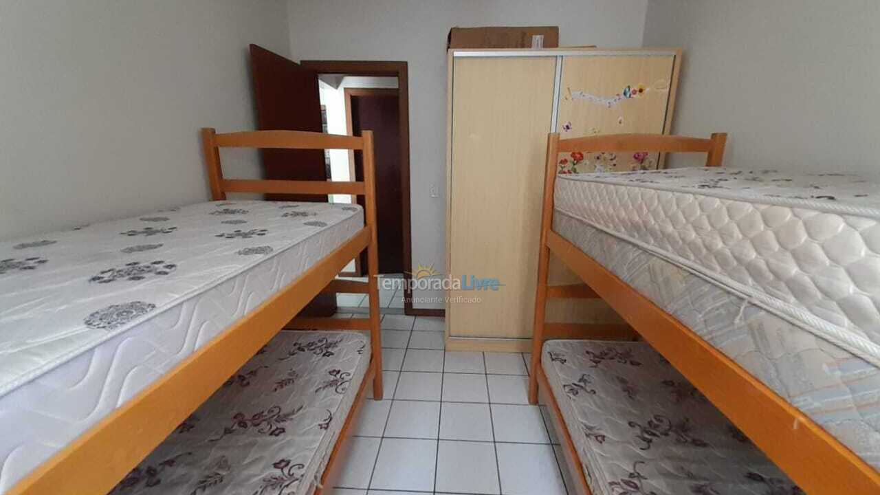 Apartamento para aluguel de temporada em Itapema (Meia Praia)