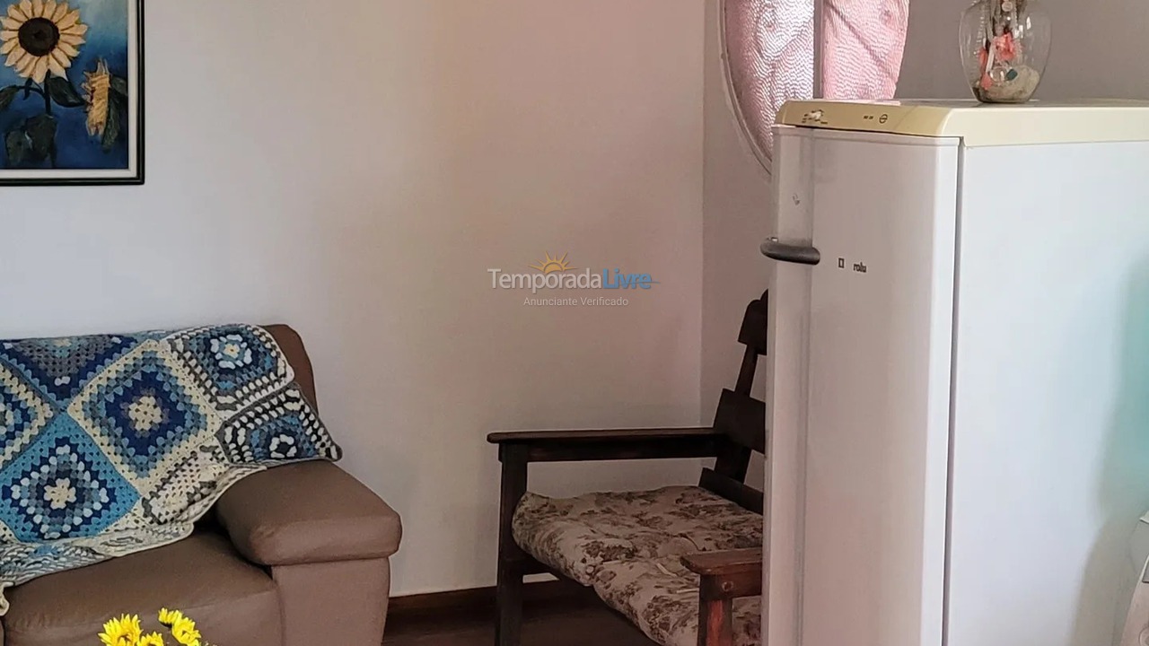 Casa para alquiler de vacaciones em São Pedro da Aldeia (Conrado G Malta 17 Em Frente A Lagoa Casa Vermelha Esquina)