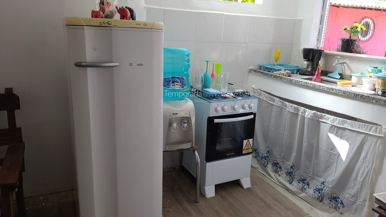 Casa para alquiler de vacaciones em São Pedro da Aldeia (Conrado G Malta 17 Em Frente A Lagoa Casa Vermelha Esquina)