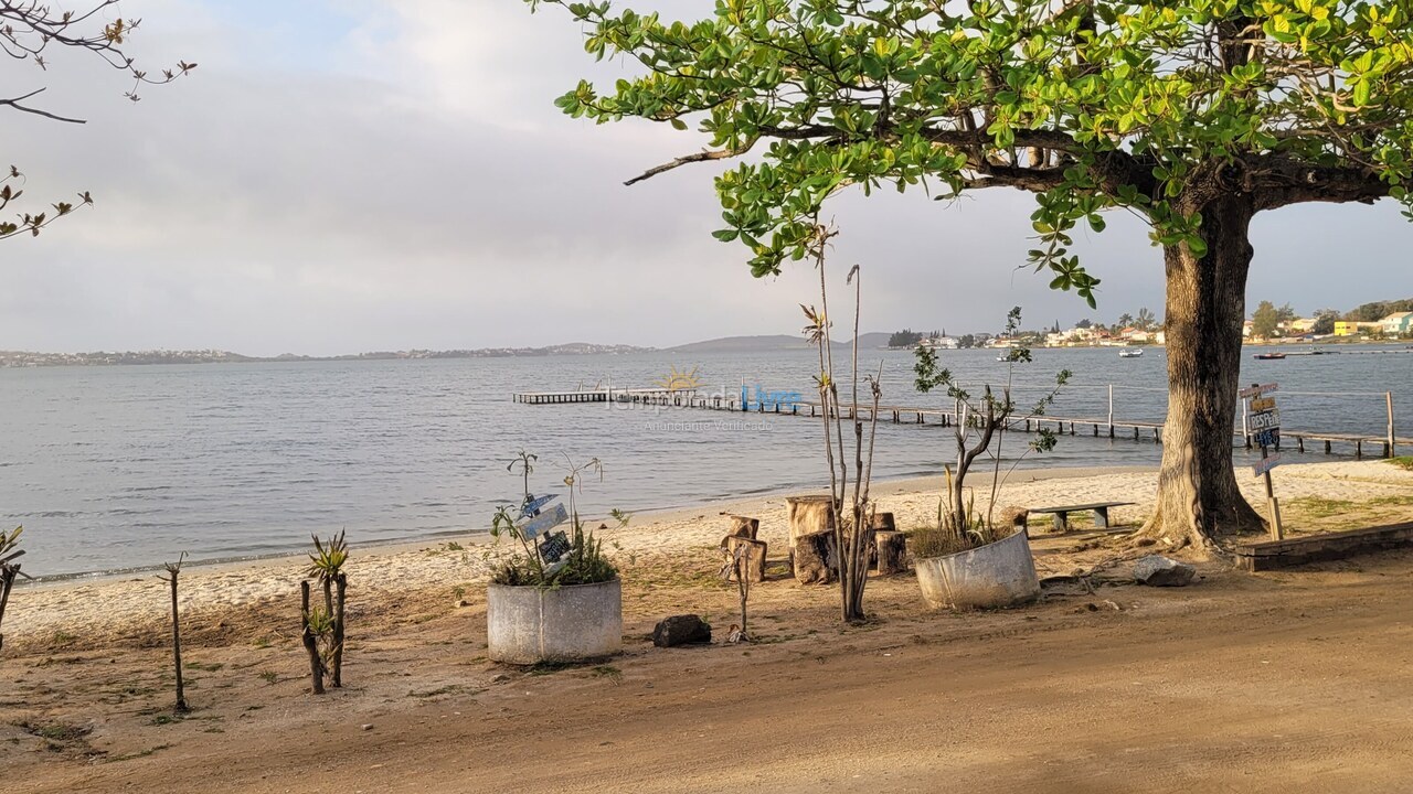 Casa para alquiler de vacaciones em São Pedro da Aldeia (Conrado G Malta 17 Em Frente A Lagoa Casa Vermelha Esquina)