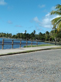 Aluga-se casa 3 andares Praia do forte