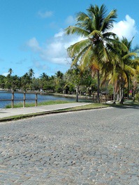 Aluga-se casa 3 andares Praia do forte