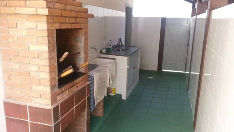 COMFORTABLE 5 BEDROOM HOUSE FOR LARGE FAMILY IN PRAIA GRANDE UBATUBA