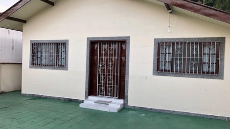 COMFORTABLE 5 BEDROOM HOUSE FOR LARGE FAMILY IN PRAIA GRANDE UBATUBA