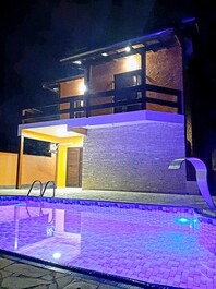 Linda casa de praia com Piscina em Caraguatatuba