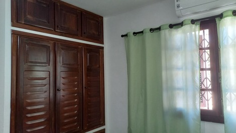  quarto com quadra roupa