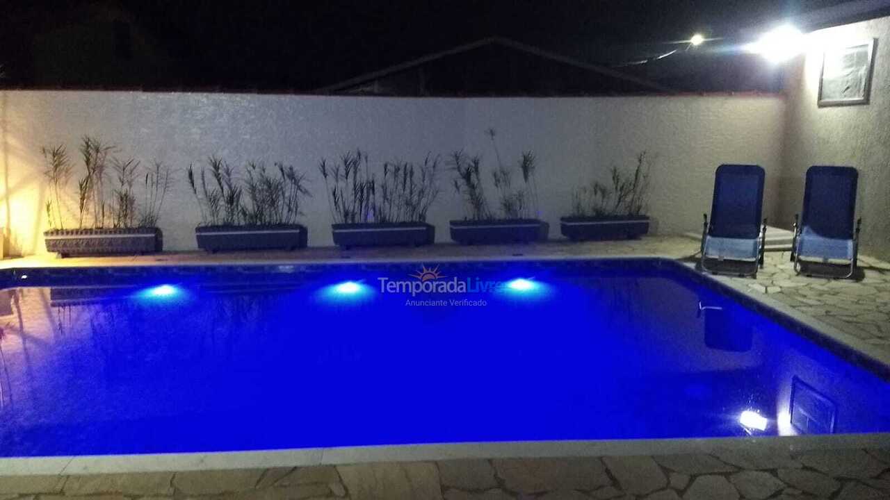 Casa para alquiler de vacaciones em Caraguatatuba (Massaguaçu)