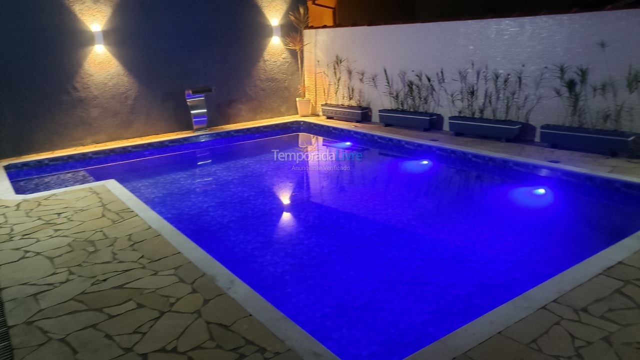 Casa para alquiler de vacaciones em Caraguatatuba (Massaguaçu)