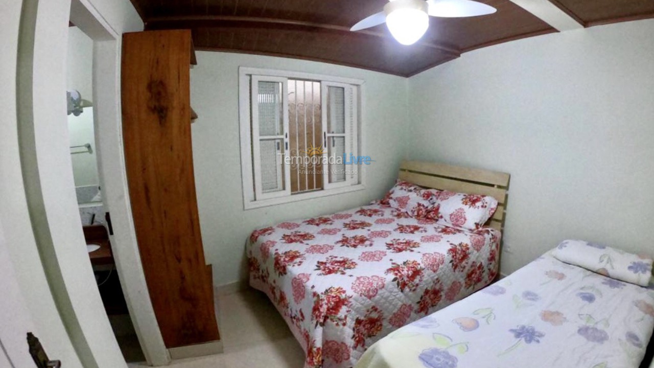 Casa para aluguel de temporada em Ubatuba (Praia das Toninhas)