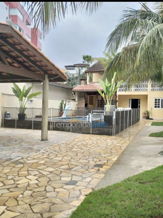 Casa para aluguel de temporada em Ubatuba (Praia das Toninhas)