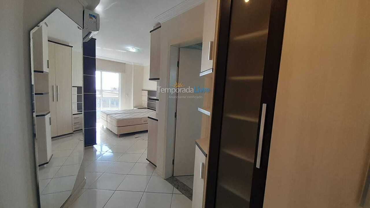 Apartamento para aluguel de temporada em Itapema (Meia Praia)