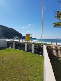 🌊 Charmosa Casa Beira-Mar no Costão de Bombas 🌴