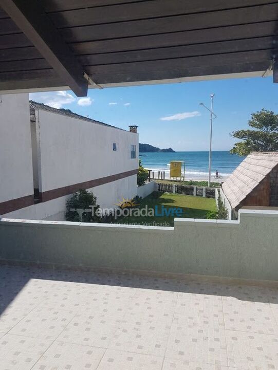 Casa para aluguel de temporada em Bombinhas (Praia de Bombas)