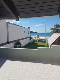 🌊 Charmosa Casa Beira-Mar no Costão de Bombas 🌴